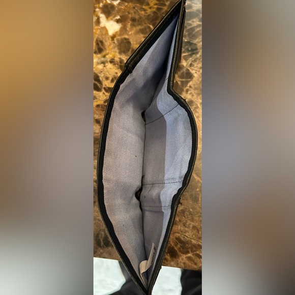 Tommy Hilfiger Black Leather Wallet - Picture 6 of 6